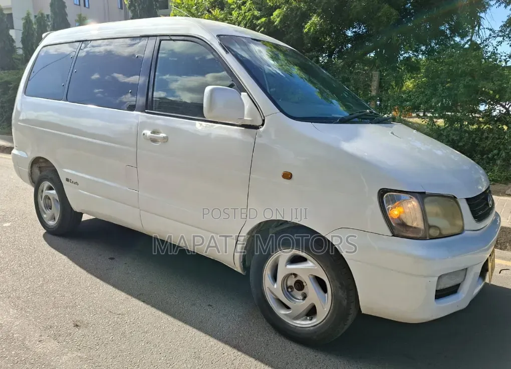 Toyota Noah 2.0 AWD (8 Seater) 2002 White