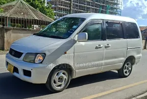 Toyota Noah 2.0 AWD (8 Seater) 2002 White