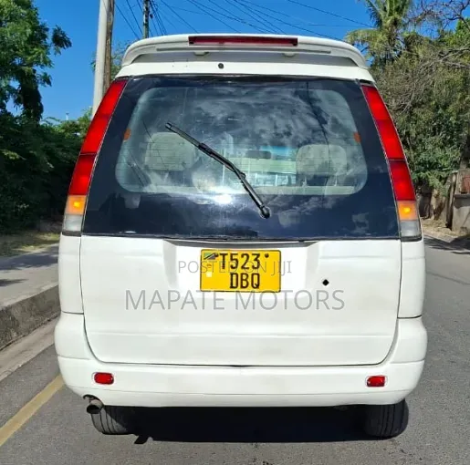 Toyota Noah 2.0 AWD (8 Seater) 2002 White