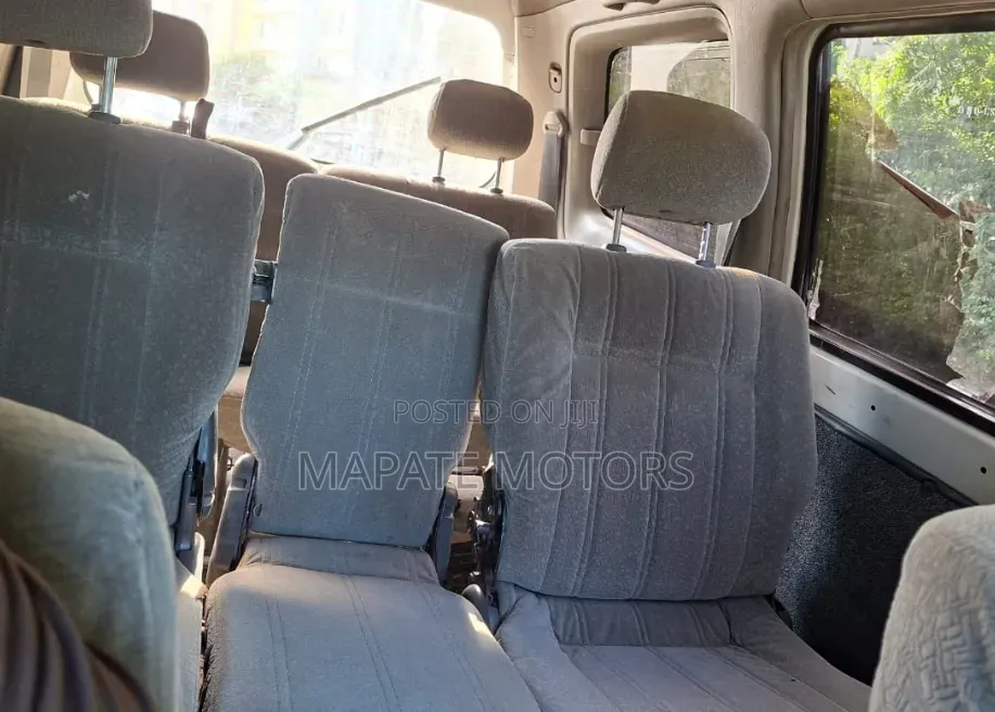 Toyota Noah 2.0 AWD (8 Seater) 2002 White