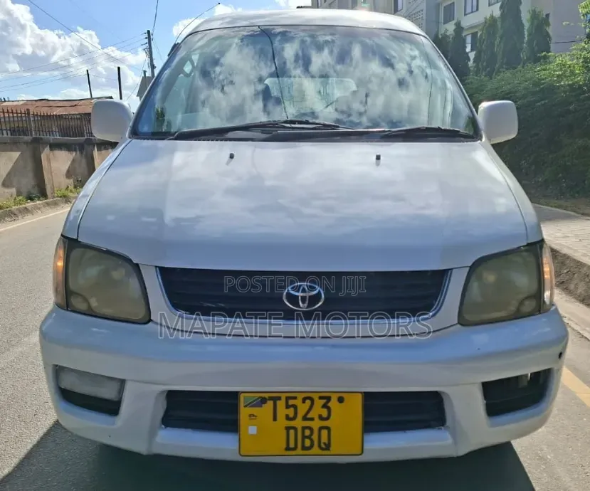 Toyota Noah 2.0 AWD (8 Seater) 2002 White