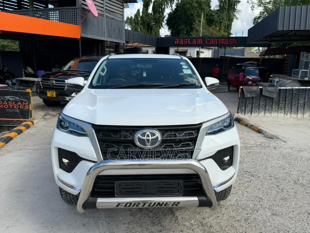 Toyota Fortuner 2.4 D AWD 2022 White