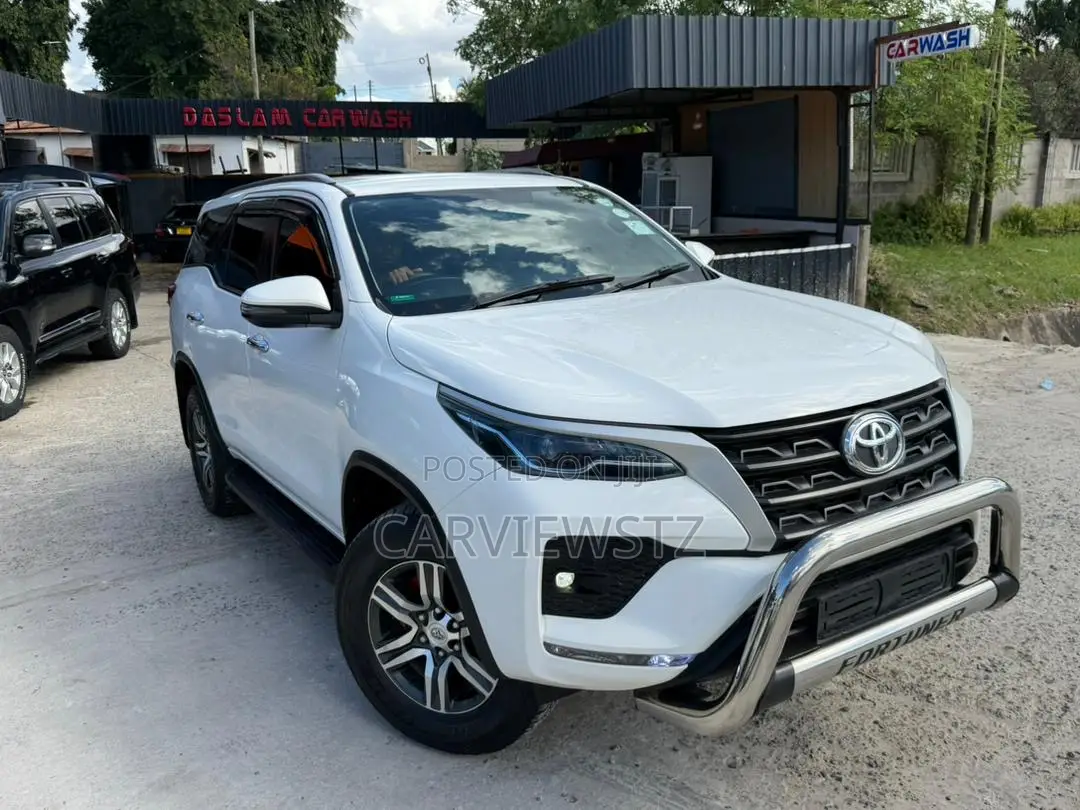 Toyota Fortuner 2.4 D AWD 2022 White