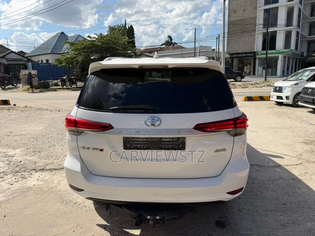Toyota Fortuner 2.4 D AWD 2022 White