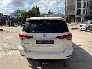 Toyota Fortuner 2.4 D AWD 2022 White