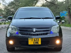 Toyota IST 2004