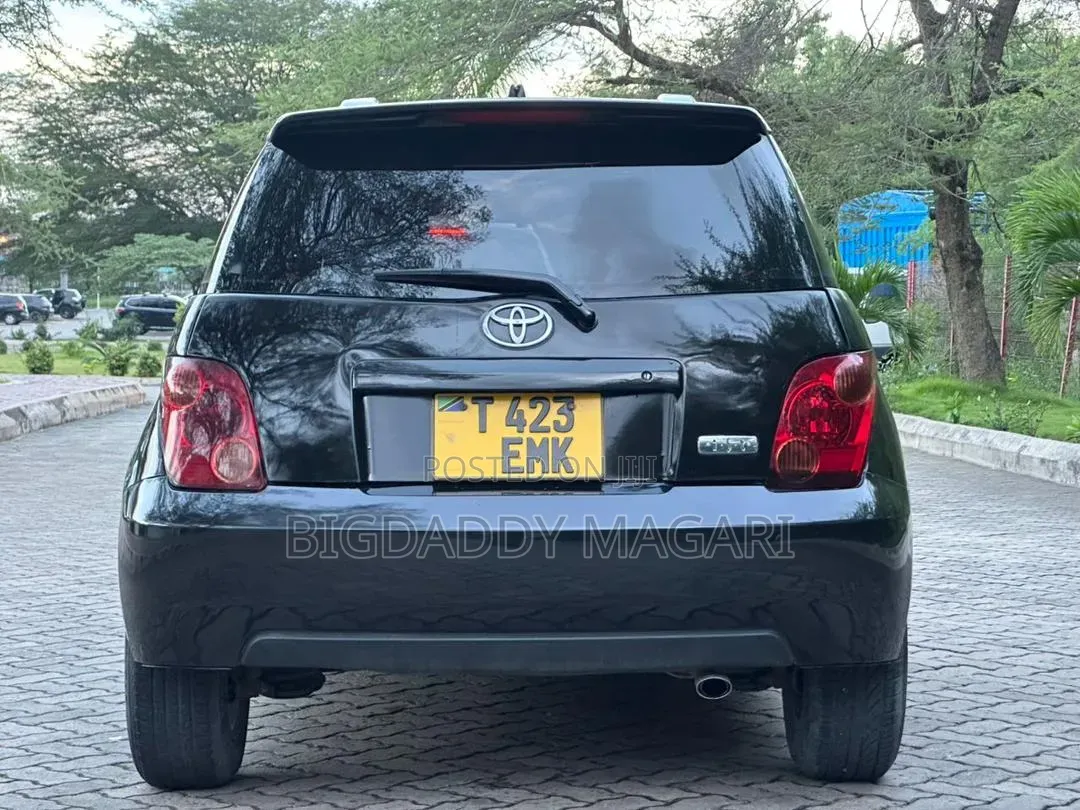 Toyota IST 2004