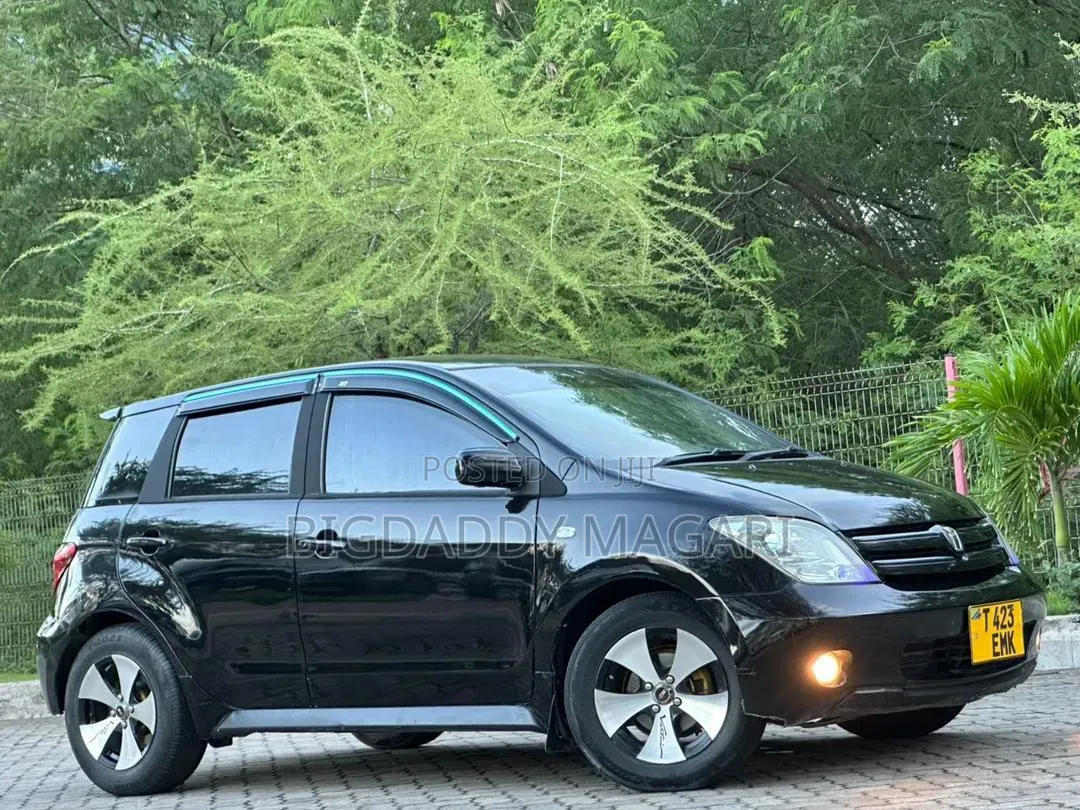Toyota IST 2004