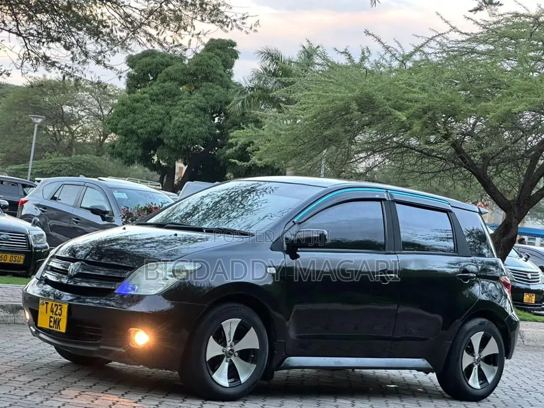 Toyota IST 2004