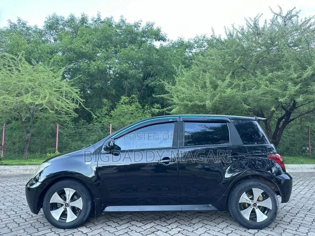 Toyota IST 2004