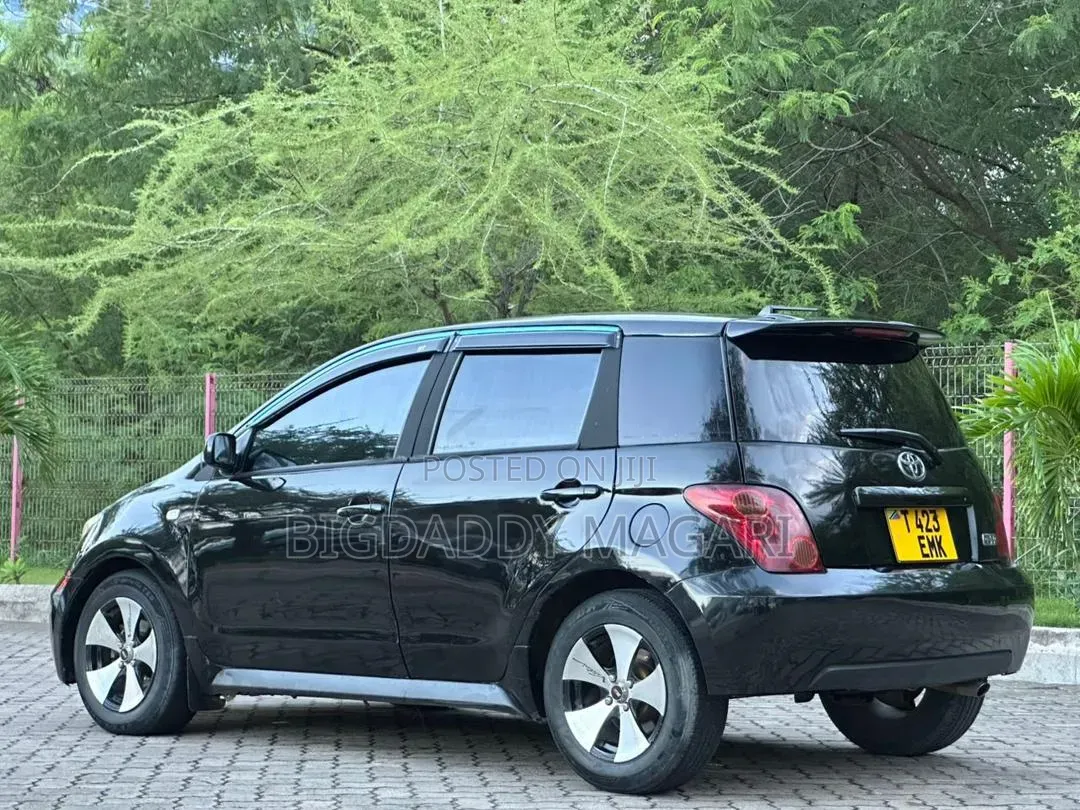 Toyota IST 2004