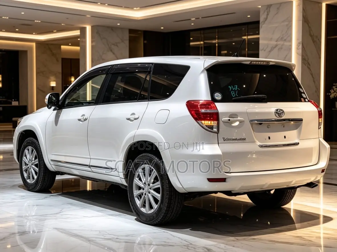 Toyota Vanguard 2012 White