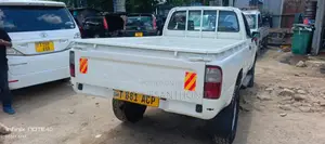 Toyota Hilux 2002 White