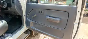 Toyota Hilux 2002 White