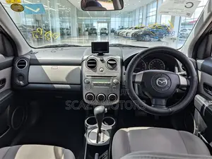 Mazda Verisa 2004 Silver