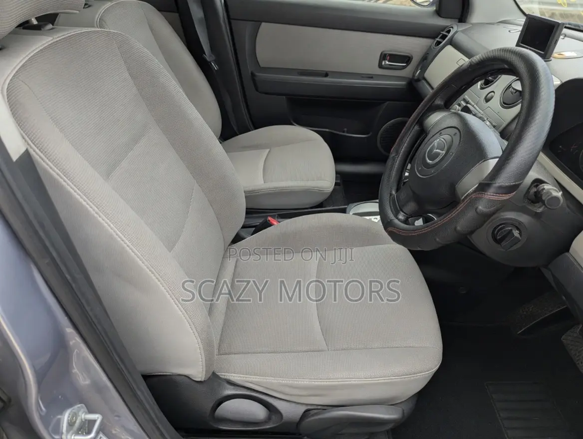 Mazda Verisa 2004 Silver