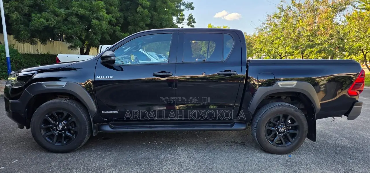 Toyota Hilux Revo Double Cab Deisel 2.8 AWD 2022 Black