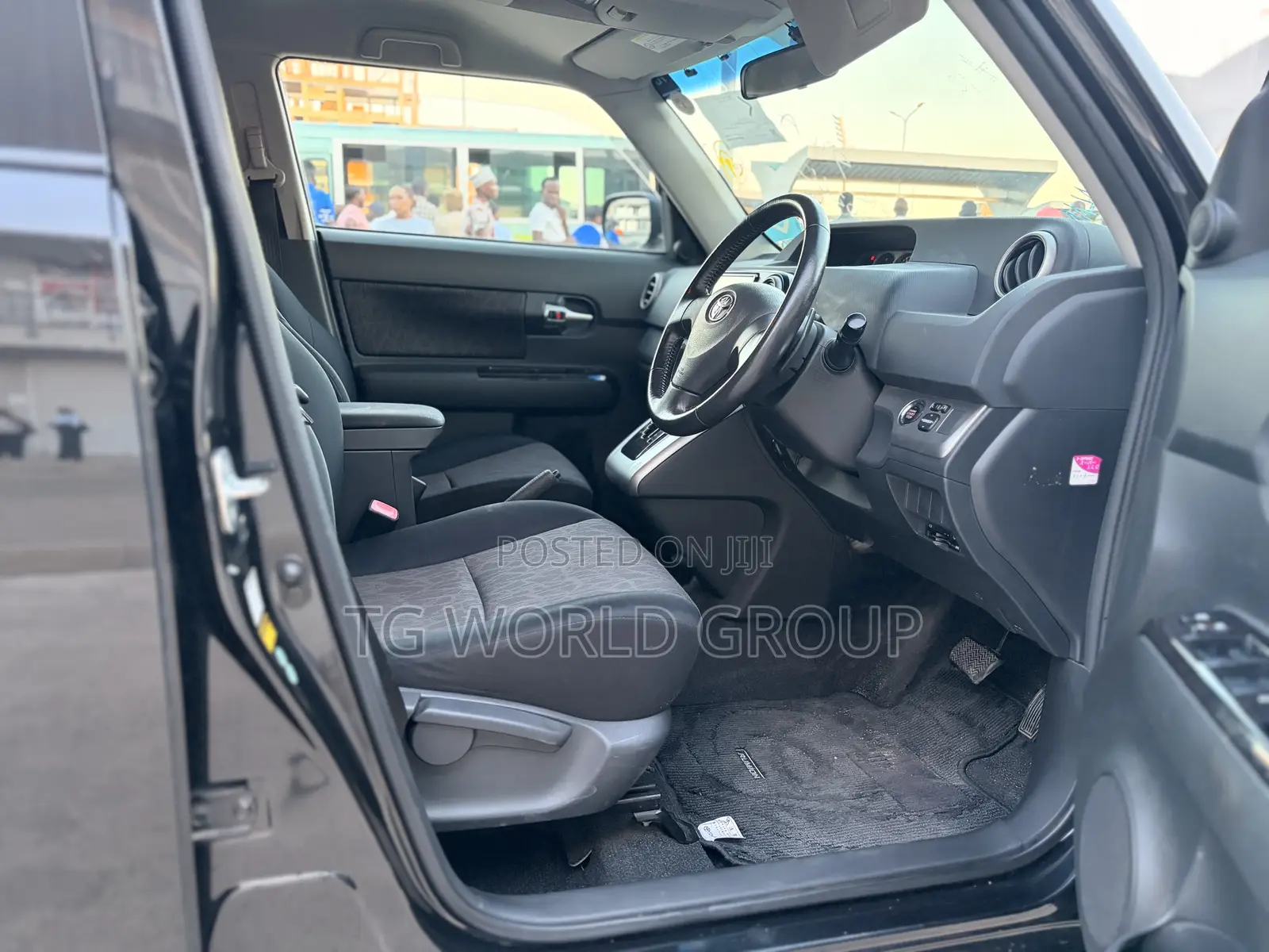 Toyota Corolla Rumion Hatchback 1.8 FWD 2011 Black