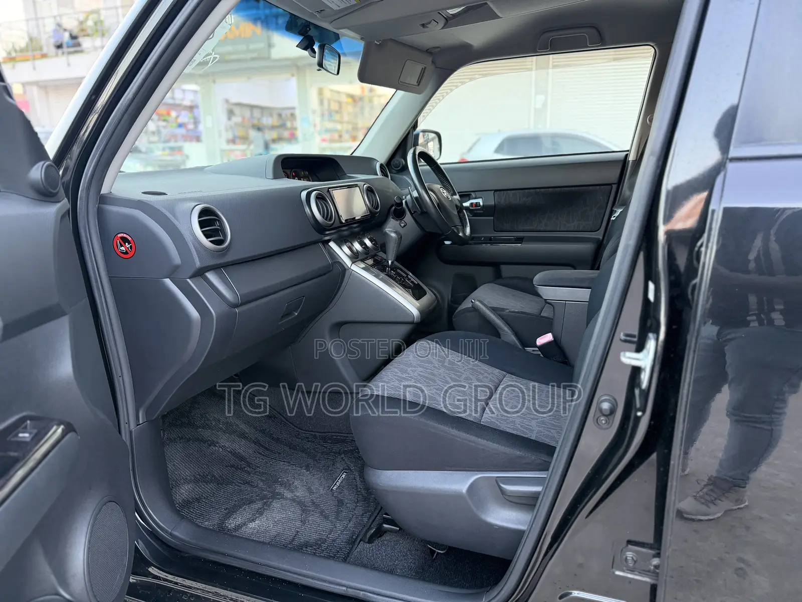 Toyota Corolla Rumion Hatchback 1.8 FWD 2011 Black