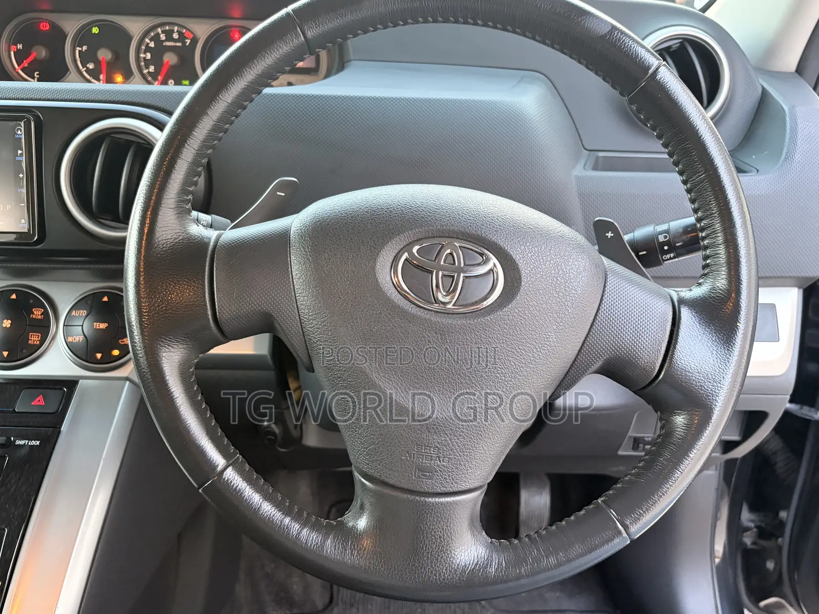 Toyota Corolla Rumion Hatchback 1.8 FWD 2011 Black
