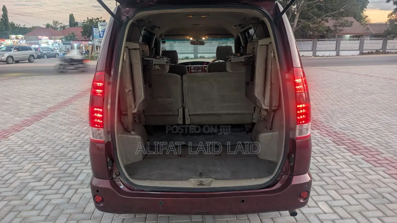 Toyota Noah 2.0 AWD (8 Seater) 2005 Maroon
