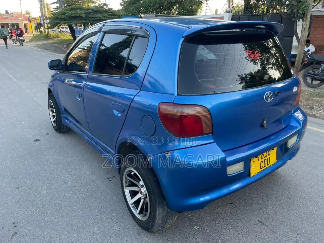 Toyota Vitz 2001 Blue