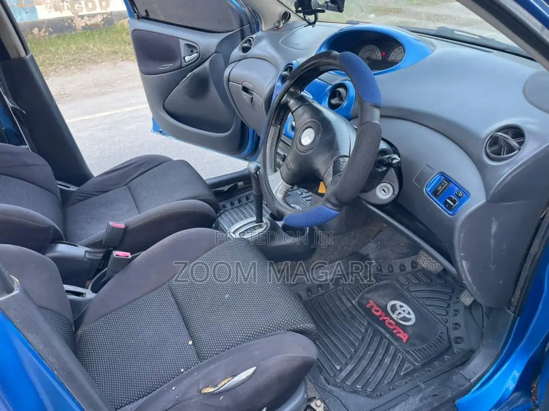 Toyota Vitz 2001 Blue