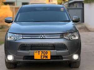 Mitsubishi Outlander 2013