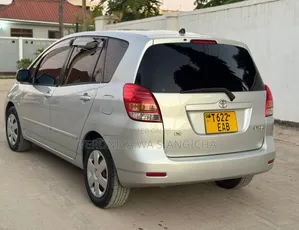 Toyota Corolla Spacio 2004