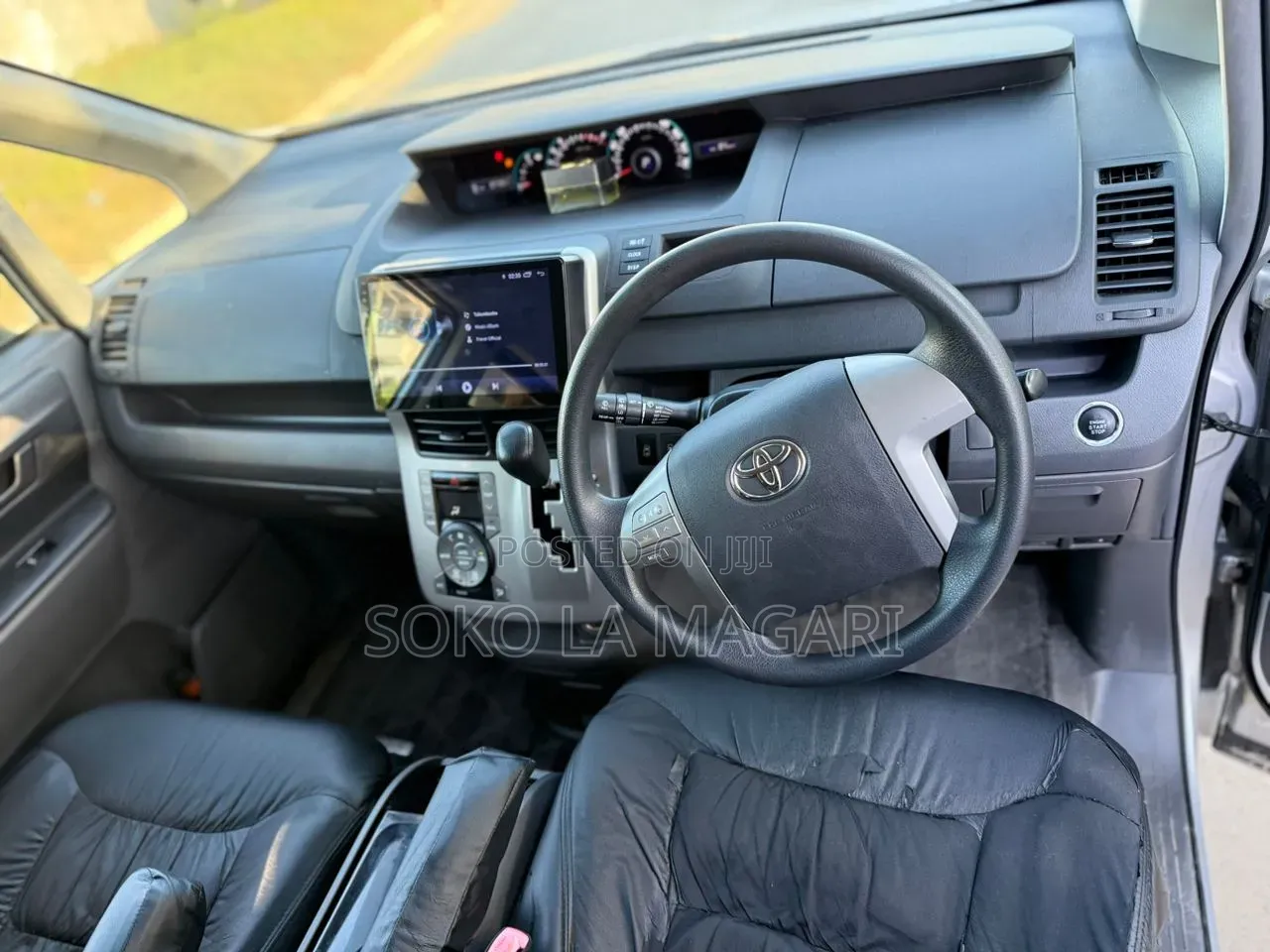 Toyota Noah 2.0 143hp FWD (8 Seater) 2009 Silver