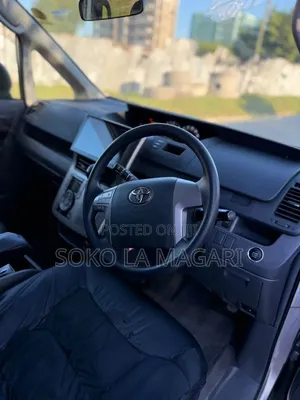Toyota Noah 2.0 143hp FWD (8 Seater) 2009 Silver