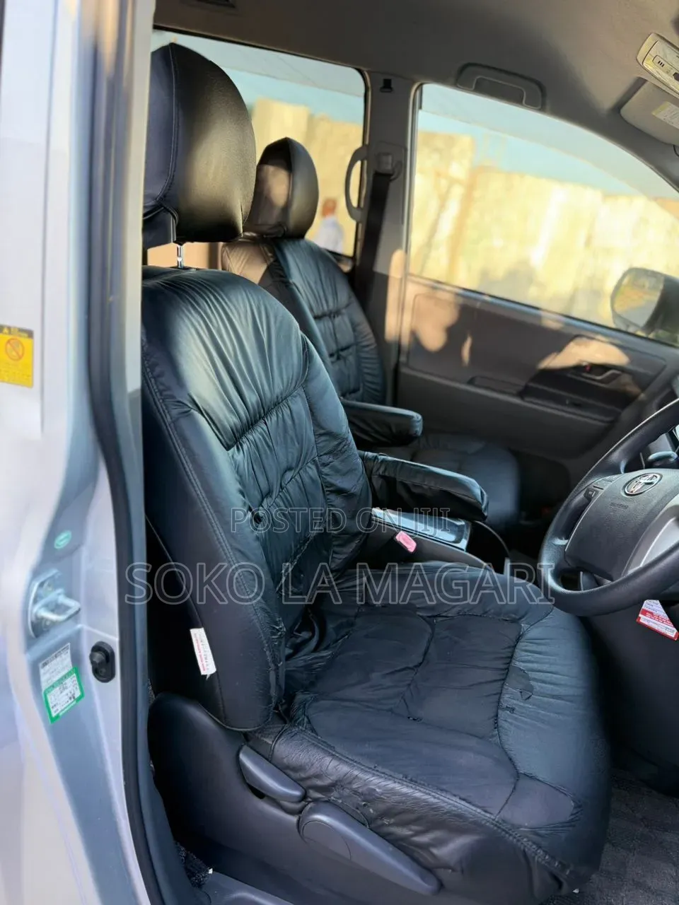 Toyota Noah 2.0 143hp FWD (8 Seater) 2009 Silver