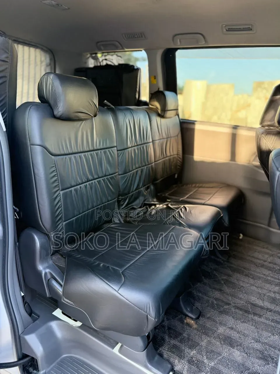 Toyota Noah 2.0 143hp FWD (8 Seater) 2009 Silver