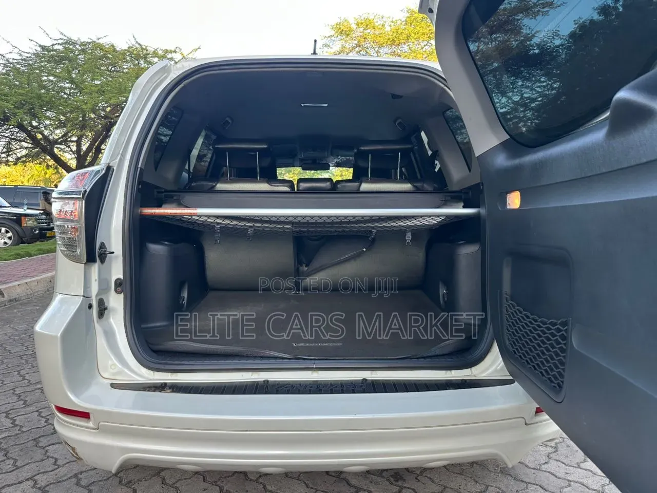 Toyota Vanguard 2012 White