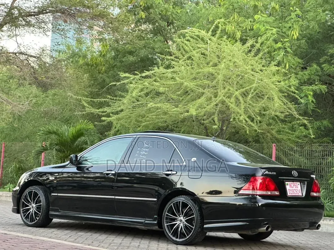 Toyota Crown 2006 Black
