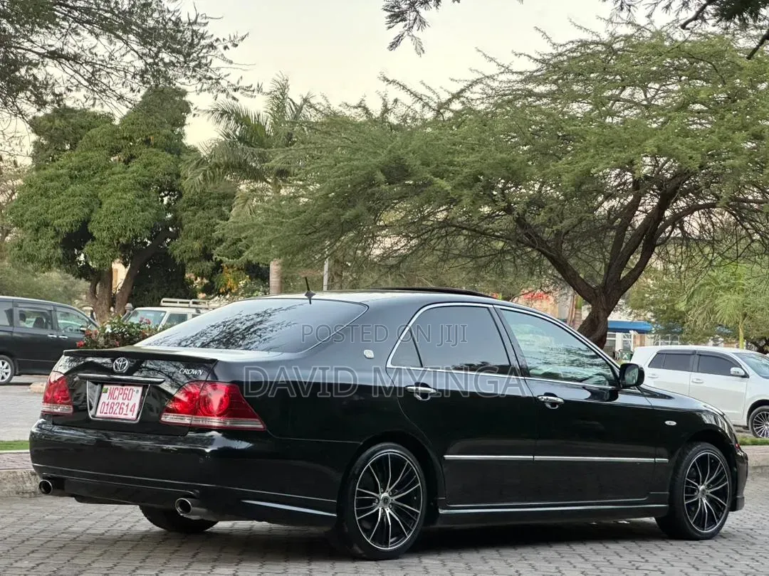 Toyota Crown 2006 Black