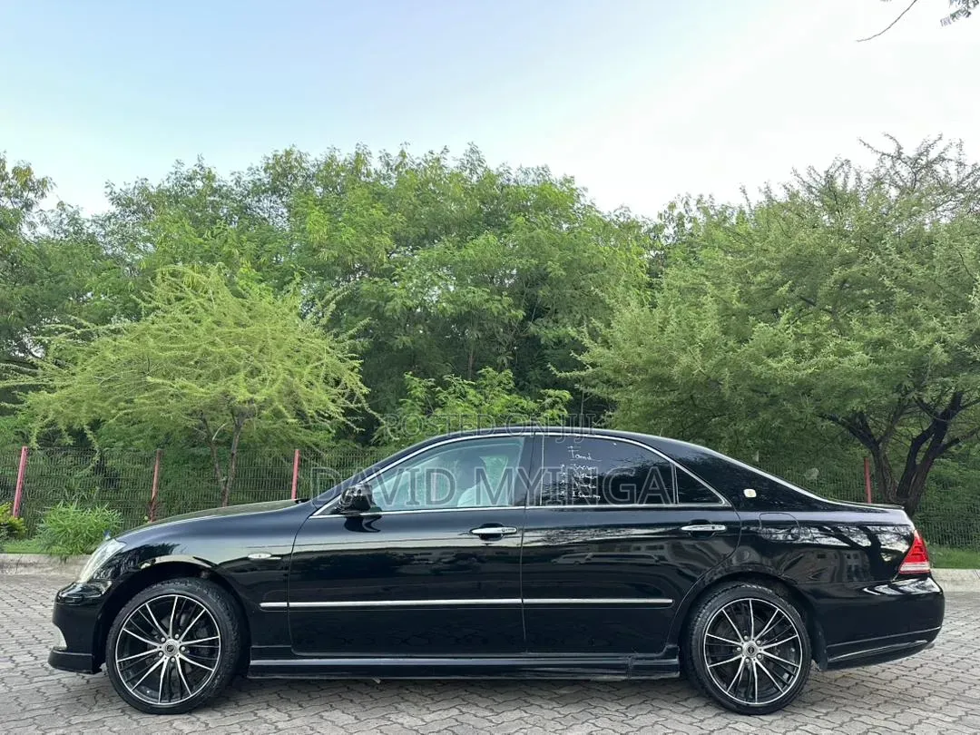 Toyota Crown 2006 Black
