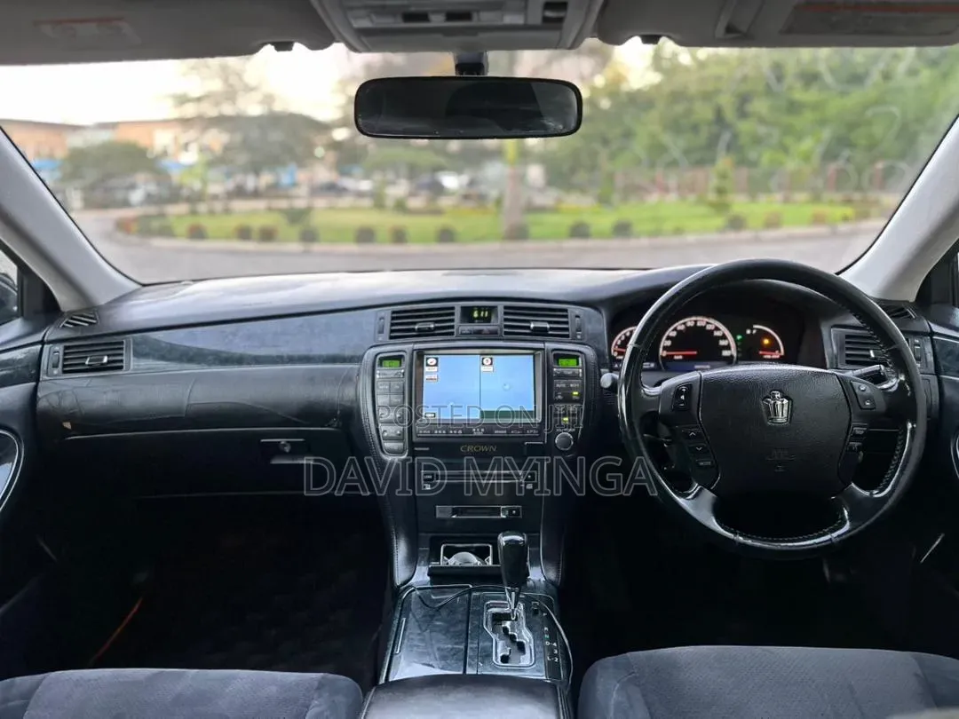 Toyota Crown 2006 Black