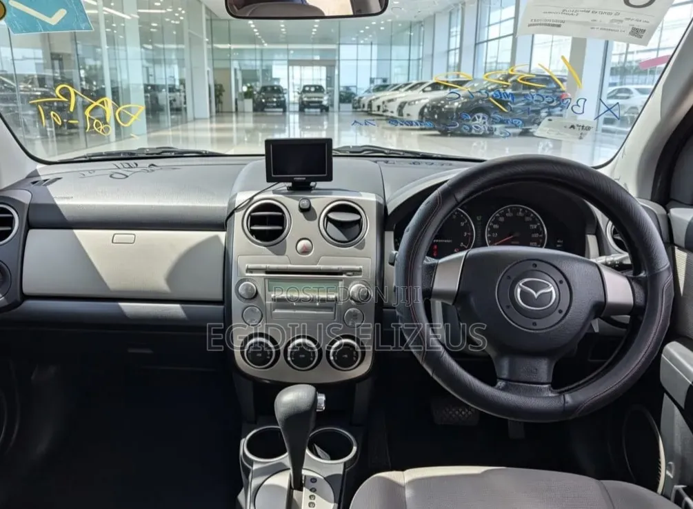 Mazda Verisa 2004 Silver