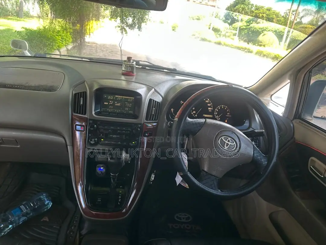Toyota Harrier 2005 White