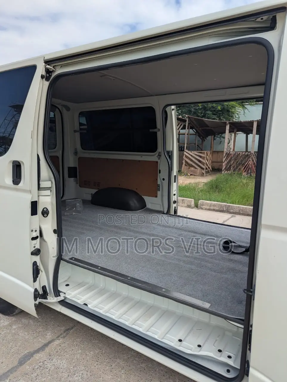 Toyota HiAce 2016 White