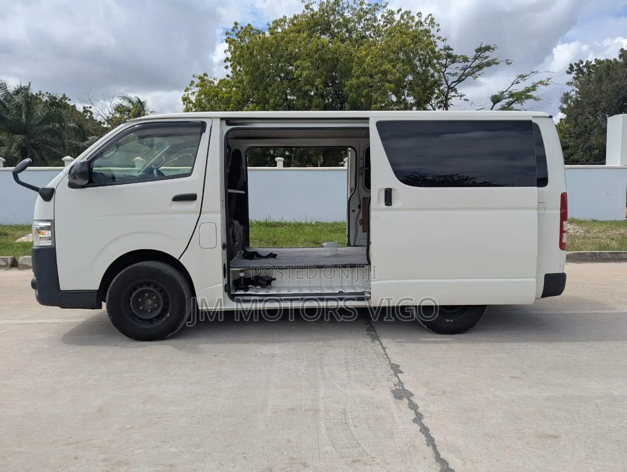 Toyota HiAce 2016 White