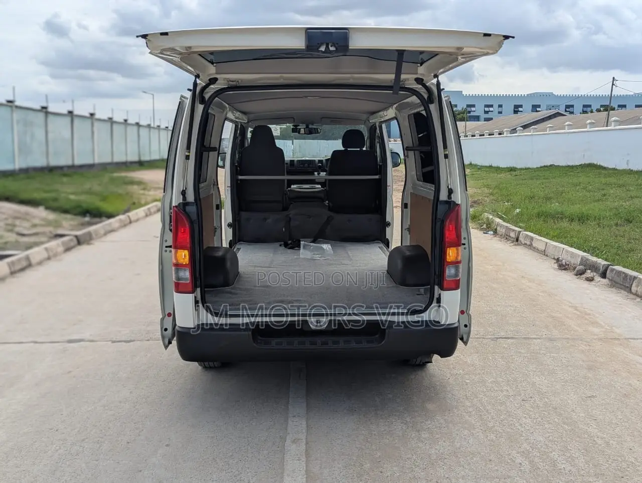 Toyota HiAce 2016 White