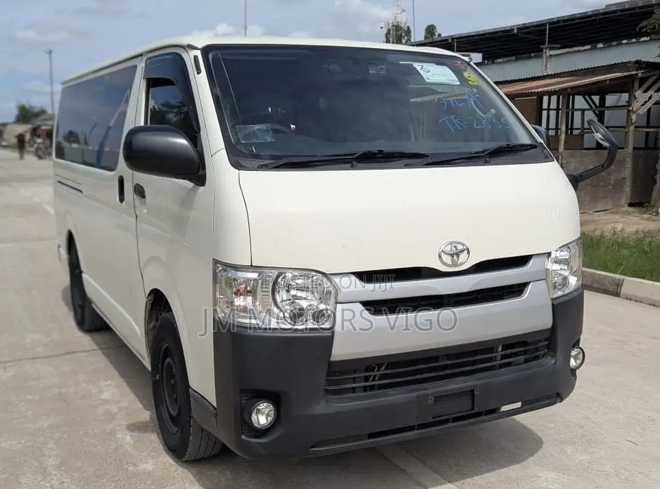 Toyota HiAce 2016 White