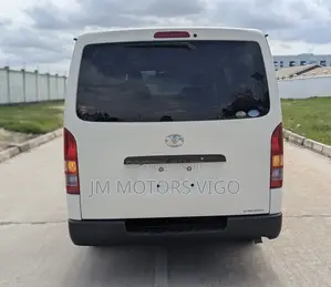 Toyota HiAce 2016 White