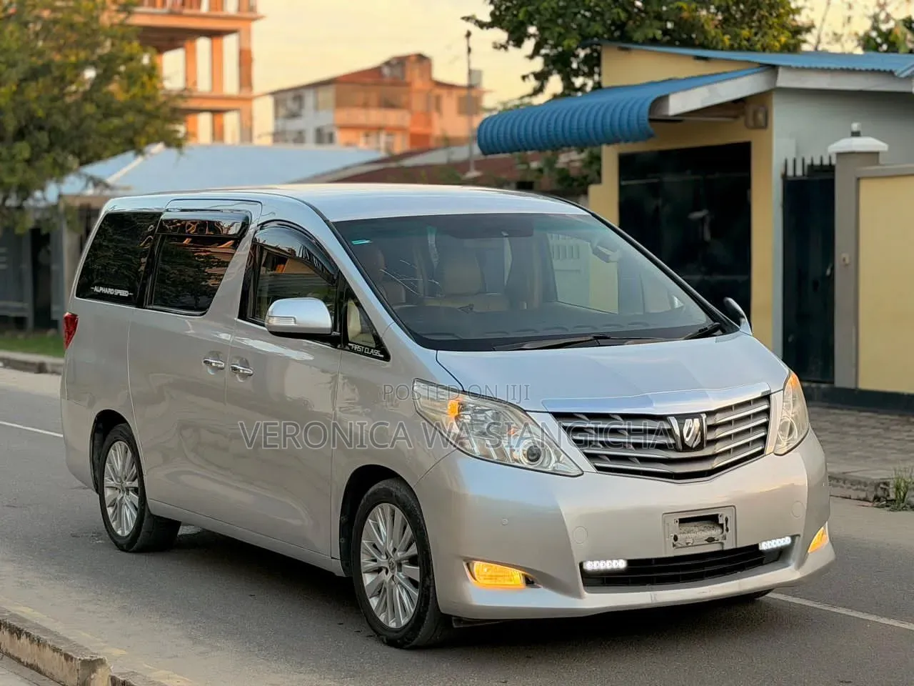 Toyota Alphard 2009 Silver