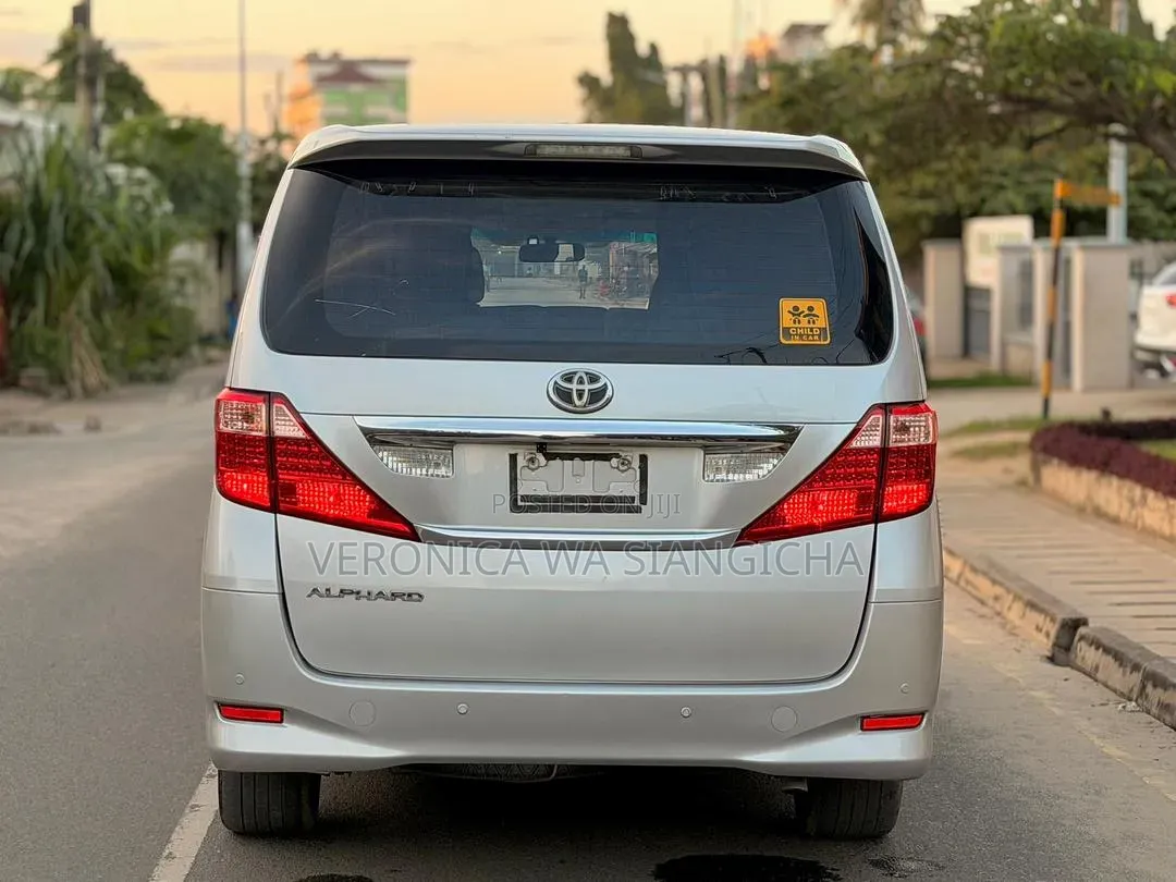 Toyota Alphard 2009 Silver
