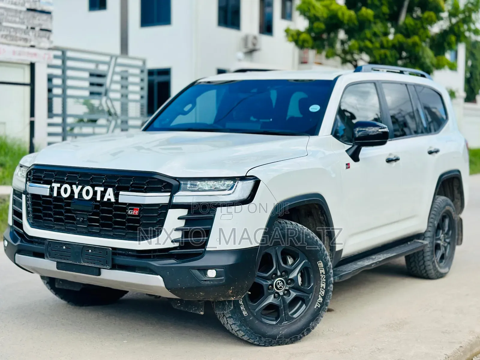 Toyota Land Cruiser 2024 White