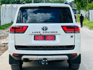 Toyota Land Cruiser 2024 White