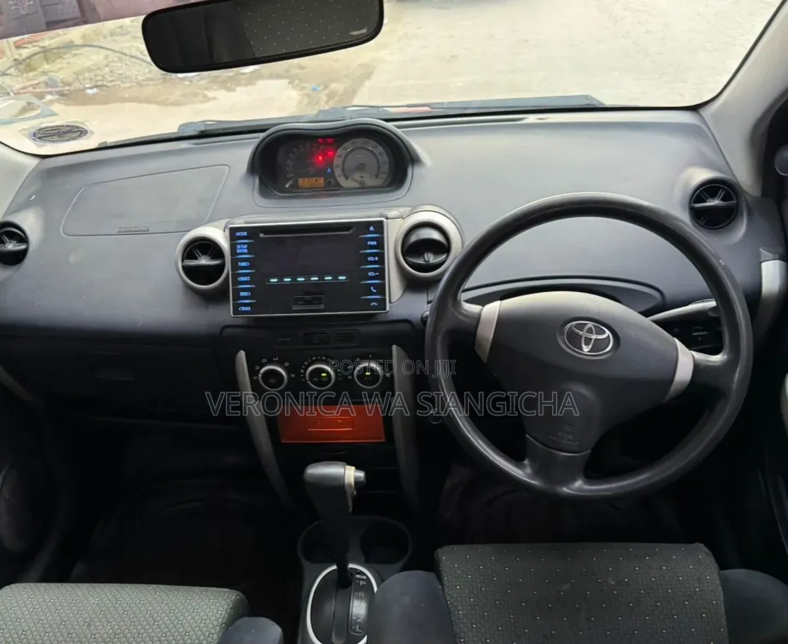 Toyota IST 2006